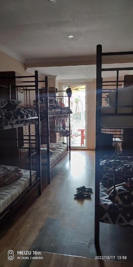 Every Day Lux Hostel 바투미 외부 사진